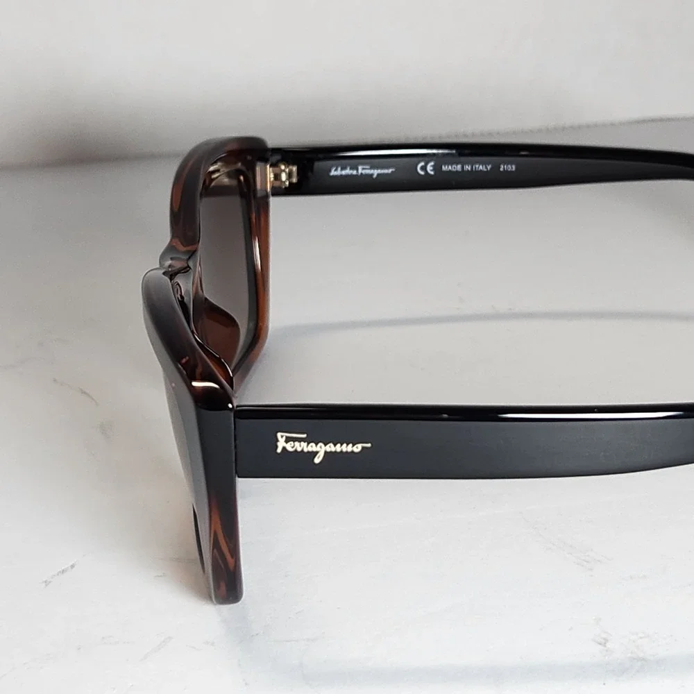 Salvatore Ferragamo SF958S 214 Women's Sunglasses Tortoise Brown 55-19-135 Italy
